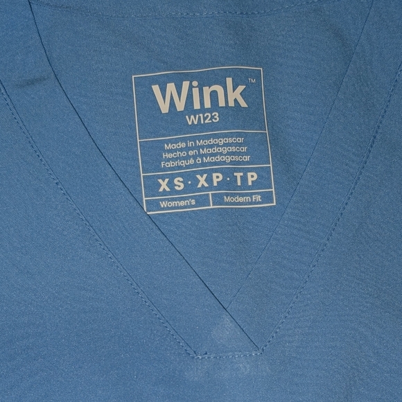 Ceil Blue XS Wink 2 Pocket Scrub Top - Picture 2 of 2